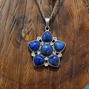 💥NWOT💥 Lapis Lazuli and Austrian Crystal Star Pendant With 20” Chain